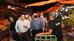 Permisionarios exigen la destitución del director del Mercado 4