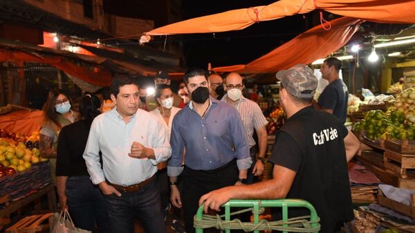 Permisionarios exigen la destitución del director del Mercado 4