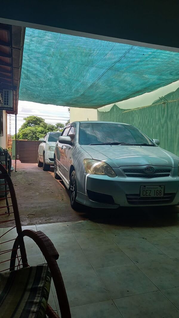 Banda de delincuentes asalta a pareja y lleva automóvil - La Clave