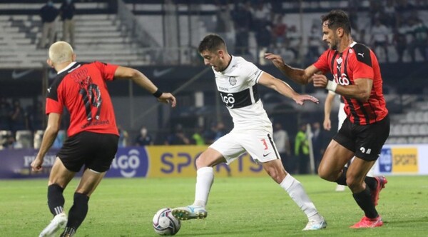 Olimpia y Libertad dejan cuatro goles, dos expulsados y repartija de puntos