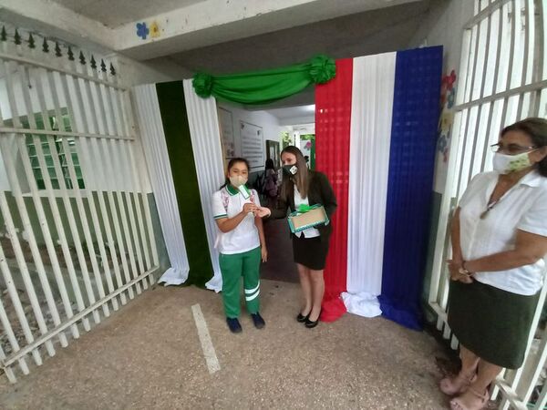 Alumnos vuelven felices a las clases presenciales en Pilar - Nacionales - ABC Color