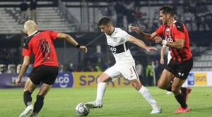 Olimpia y Libertad dejan cuatro goles, dos expulsados y repartija de puntos