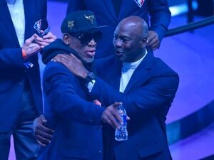 El homenaje de la NBA a los mejores 75 jugadores de la historia: la ovación a Jordan y el particular look de Rodman