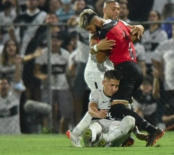 “Negro de mierda” le dijo y le se fue encima (VIDEO)