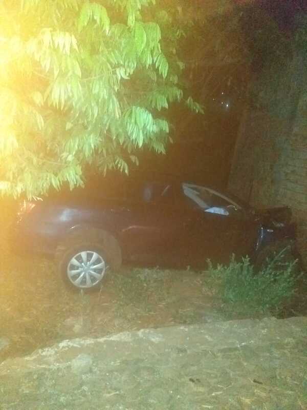 Conductor de Uber destroza su vehículo al evitar un asalto - La Clave