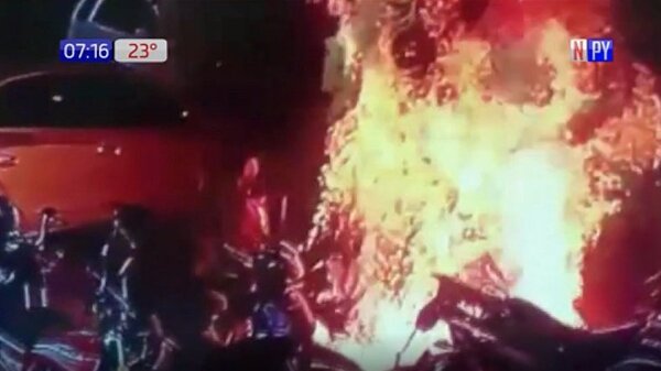 Demente quema moto de su expareja y la amenaza de muerte | Noticias Paraguay