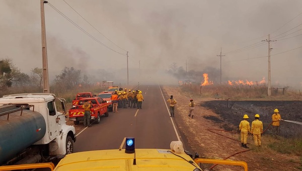 Intenso combate a incendios en Ayolas