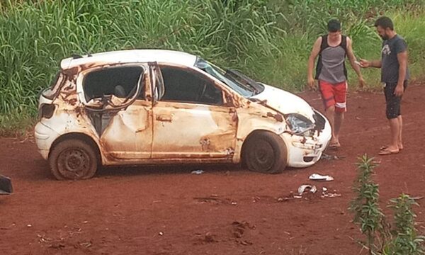 Charco de agua provoca accidente