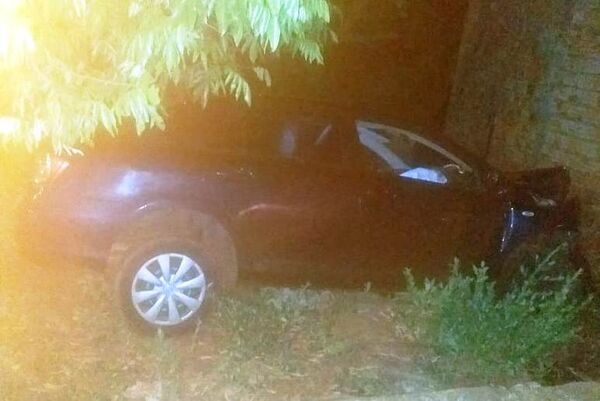 Conductor de Uber choca su vehículo para evitar robo - ABC en el Este - ABC Color