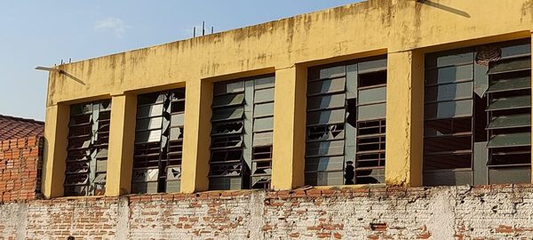 Escuela Municipal en Ñu Porâ bloque de tercer ciclo necesita mobiliario y reparaciones varias » San Lorenzo PY