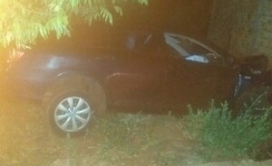Conductor de Uber evita robo cayendo a una cuneta en San Rafael