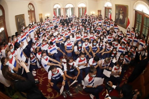 Paraguay duplica el apoyo y entrega becas deportivas a 239 atletas de élite
