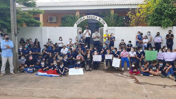 Inicio del año lectivo, sin niños en aulas, con protestas y movilizaciones en San Pedro - Nacionales - ABC Color