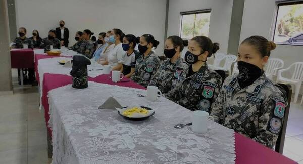 Crónica / Lince ojapo desayuno cuartelero para mujeres destacadas