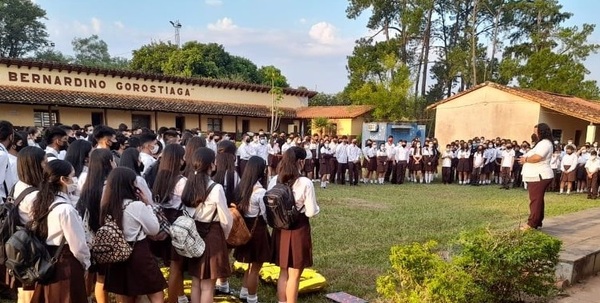 Primer día de clase presencial en San José de los Arroyos - Noticiero Paraguay