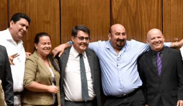 Llanistas se reúnen para asumir posición sobre juicio político