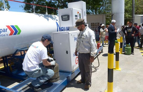 Mayoría de los emblemas ya subió el precio del gas, excepto Petropar - Nacionales - ABC Color