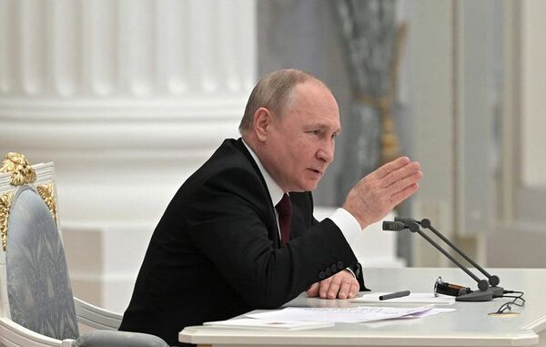 Putin reconocerá independencia de regiones ucranianas prorrusas autoproclamadas como República - Mundo - ABC Color