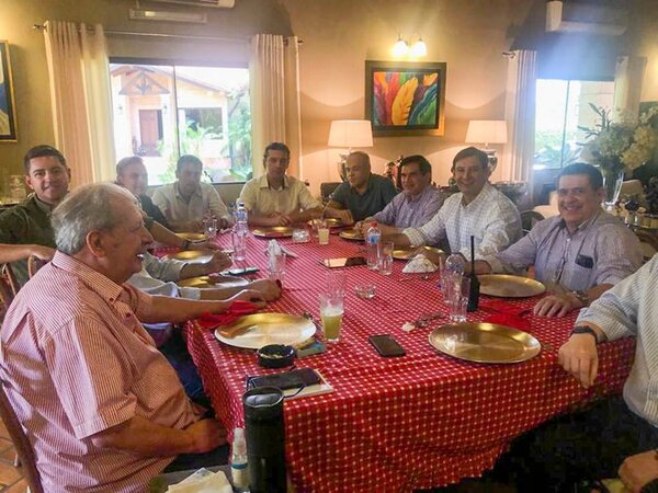 Otra reunión en casa de "Calé"