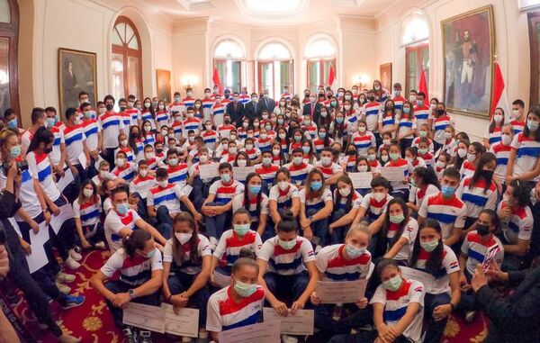 Gobierno entrega becas de apoyo a 239 atletas y 23 disciplinas deportivas - Polideportivo - ABC Color