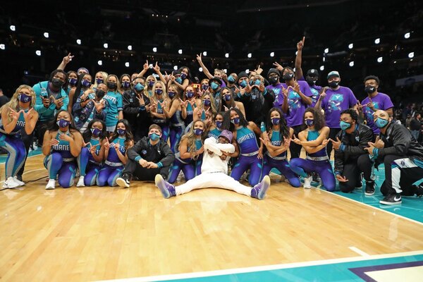 El Equipo LeBron sigue imbatido en Juego de las Estrellas con recital de Curry