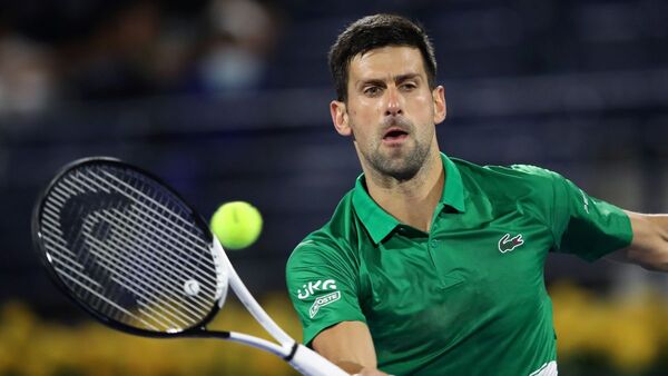 Djokovic regresa firme