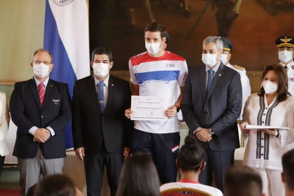Gobierno duplica inversión y entrega becas deportivas a 239 atletas de élite - El Trueno