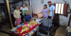 Entregan silla de ruedas a una abuelita de 100 años - Noticiero Paraguay