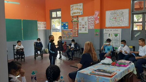 Niños inician el año lectivo con alegría en Misiones