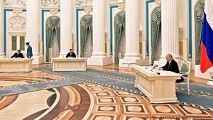 Putin firma «acuerdos de amistad y ayuda mutua» con separatistas prorrusos de Ucrania