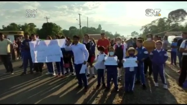 San Pedro: Cierran ruta en reclamo de aula nuevas - SNT