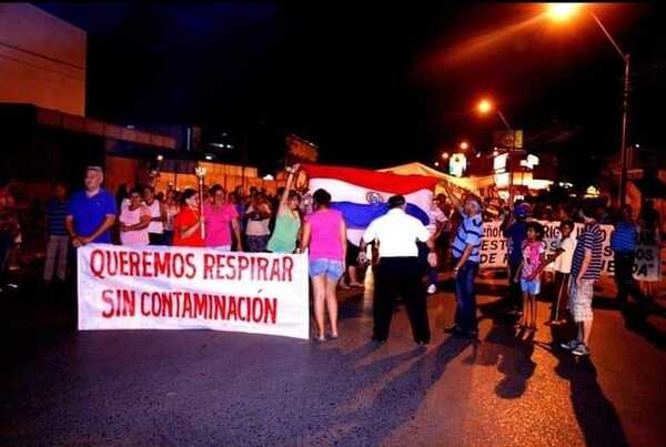 Vecinos marchan contra contaminación ambiental