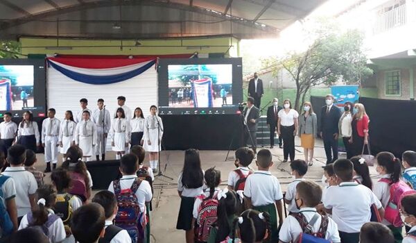 Retorno a escuelas y colegios públicos, con emoción, pero entre precariedades - Nacionales - ABC Color