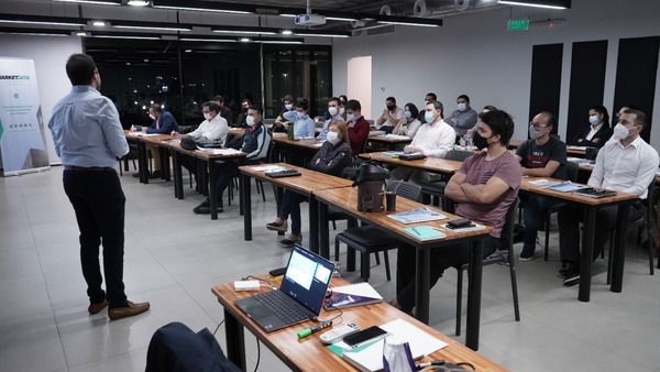 Educación financiera y de negocios: La colaboración con IAE Business School para la adopción de estándares internacionales - MarketData