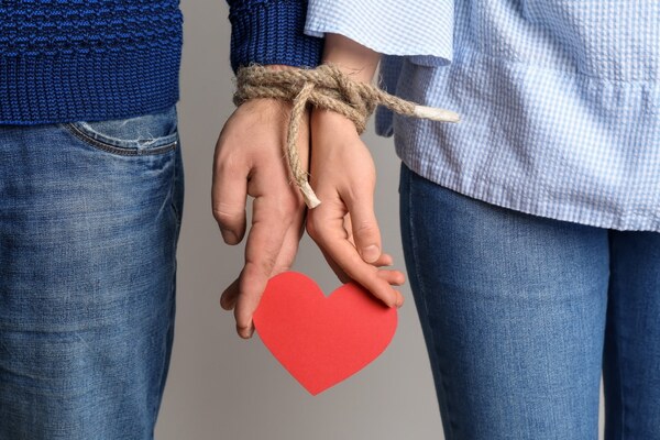 ¿Tu felicidad depende de tu pareja o familia? - El Independiente