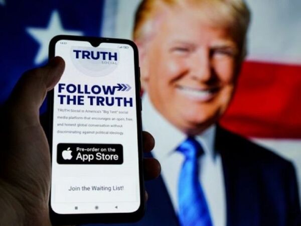Trump lanza su propia red social, Truth Social, para competir con Twitter
