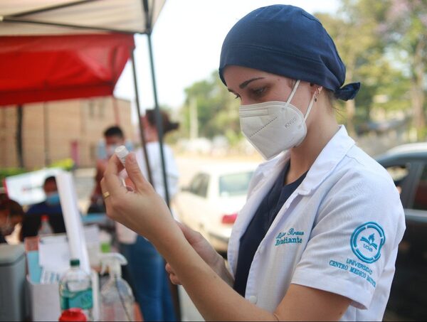 Inicia campaña de inmunización en instituciones educativas del Departamento Central · Radio Monumental 1080 AM