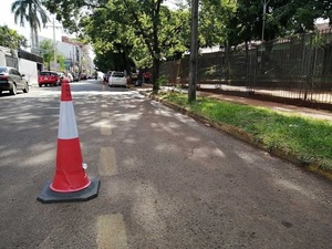 PMT advierte de multas a padres que estacionen en doble fila para bajar a sus hijos frente a escuelas y colegios