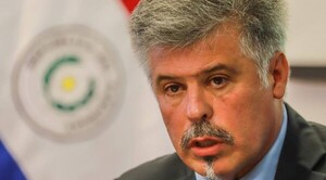 Mario Abdo destituye a Giuzzio por vínculos con narco
