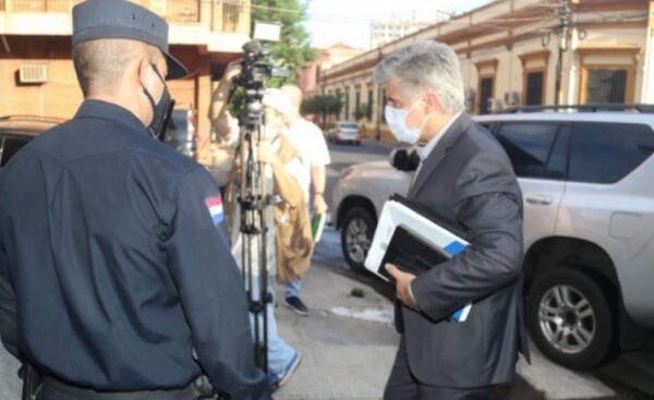 Giuzzio es destituido por el presidente Mario Abdo Benítez