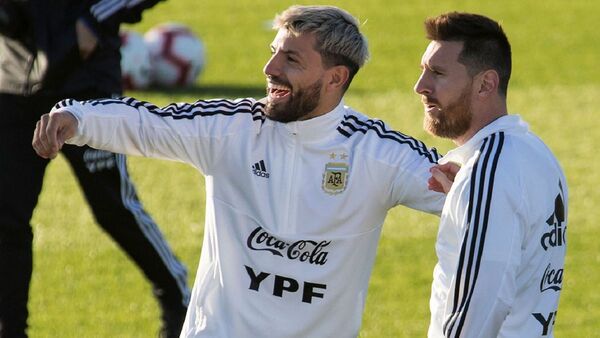 Agüero dice que irá al Mundial para "descontracturar" a sus excompañeros