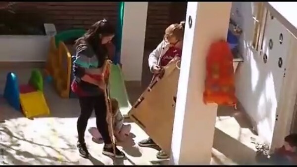 Argentina: Filmaron a la directora de un jardín mientras les gritaba y zamarreaba a los nenes
