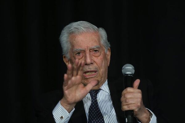 Vargas Llosa está “impaciente” por entrar a la Academia Francesa - Literatura - ABC Color