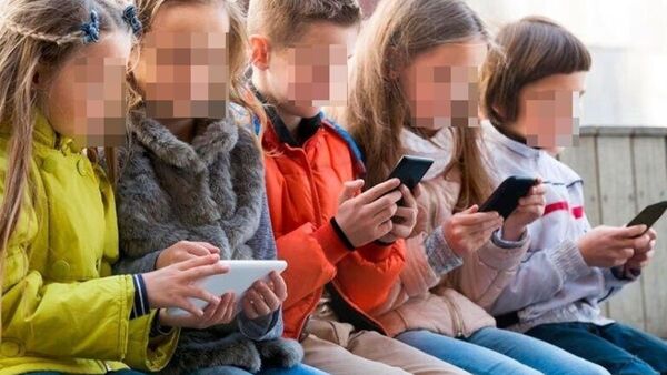 Filman a niños en el cole y padres se alarman