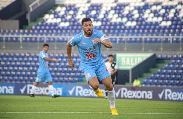 Oscar Brizuela, una carrera de “Resistencia”: Ansiado debut en Primera y recordó a una leyenda que lo cuidó en Europa