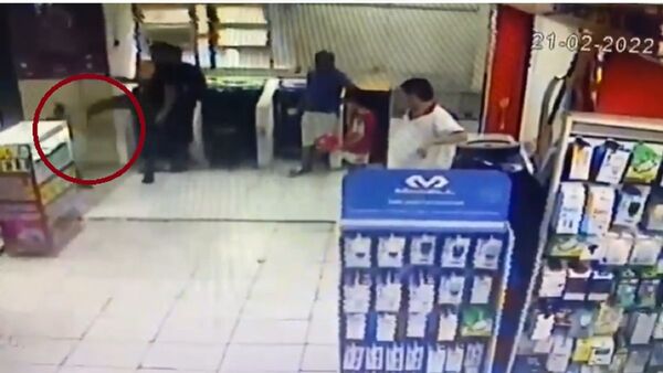 Ciudad del Este: Guardia patea en el rostro a un niño lustrabotas