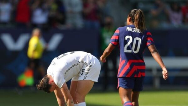 Metió tres goles en contra en el primer tiempo