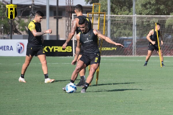 Guaraní partió rumbo a Belo Horizonte para su debut en Copa | OnLivePy