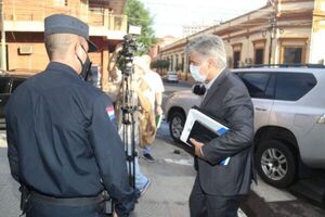 Mario Abdo destituye a Giuzzio tras escándalo por vínculos con narcotraficante