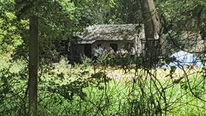 Realizan allanamiento en el Jardín Botánico tras denuncia por fosa de animales muertos - Nacionales - ABC Color